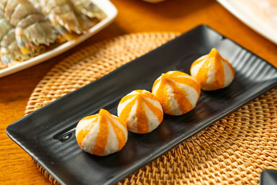 魚(yú)籽包