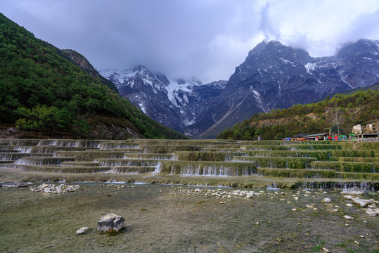 云南麗江玉龍雪山藍(lán)月谷白水河