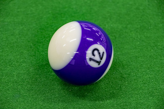 臺(tái)球12號(hào)