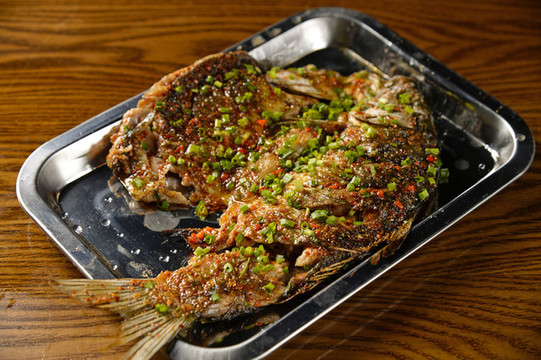 烤鯽魚