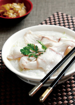 生滾魚(yú)片粥