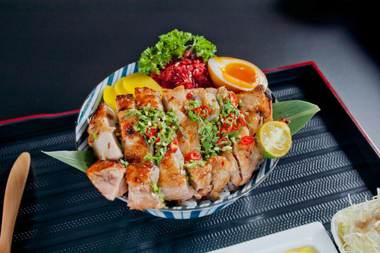 椒麻雞腿飯