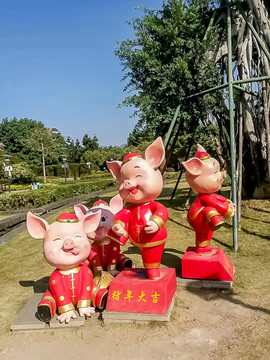 可愛小豬雕像