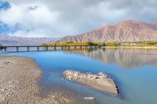 雅魯藏布江大橋