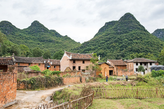 勾藍(lán)瑤寨