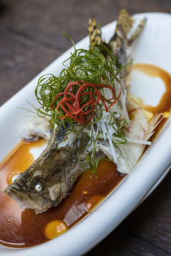清蒸海鱸魚