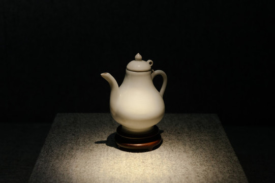 執(zhí)壺
