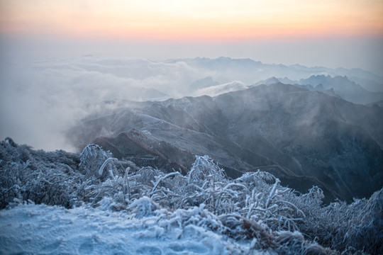 五峰獨嶺雪景