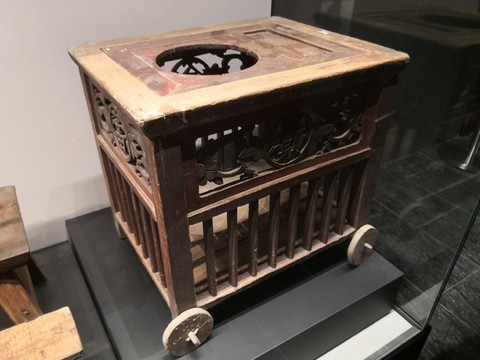老式育兒車