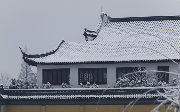 雪后的寺廟