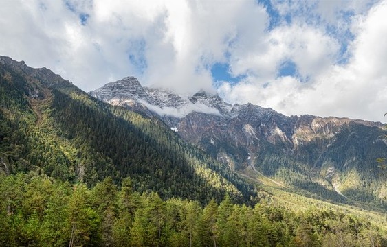 波密雪山