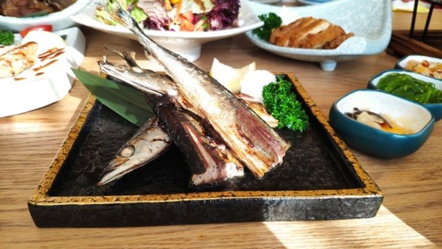 日式烤秋刀魚