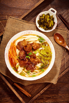 酸菜牛肉面