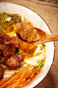酸菜牛肉面