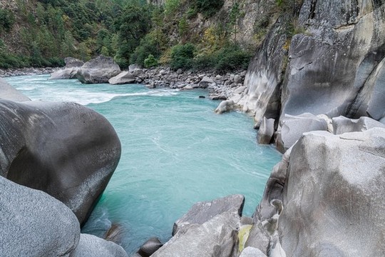 察隅水磨石溝