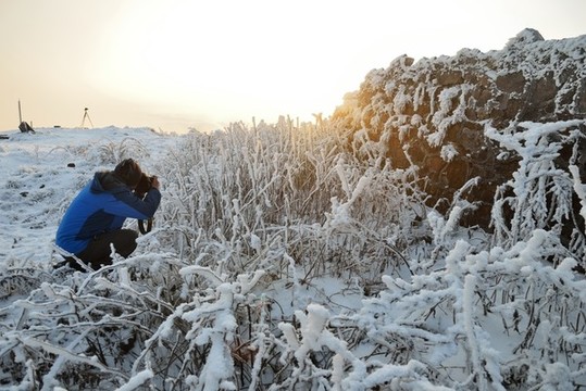 雪地?cái)z影人