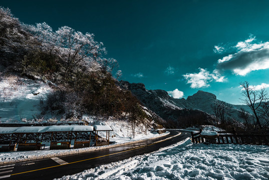 神農(nóng)架天燕雪季