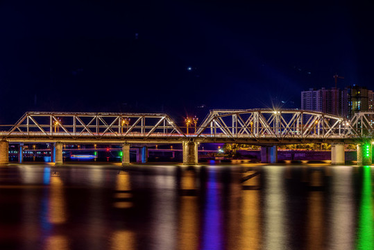 中國四川廣元嘉陵江老鐵橋夜景