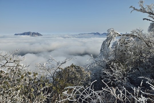 五峰獨(dú)嶺雪景