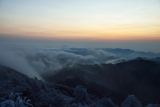五峰獨(dú)嶺云海日出