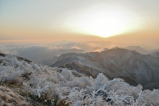 五峰獨(dú)嶺云海雪景風(fēng)光