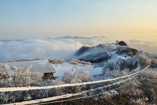 五峰獨(dú)嶺云海雪景風(fēng)光