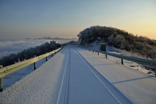 五峰獨嶺云海雪景風(fēng)光