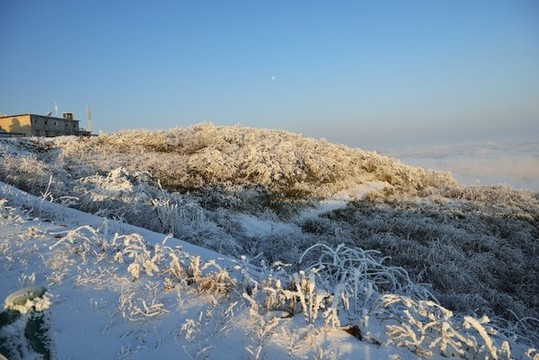 五峰獨(dú)嶺云海雪景風(fēng)光