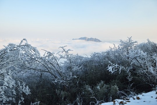 五峰獨(dú)嶺云海雪景風(fēng)光