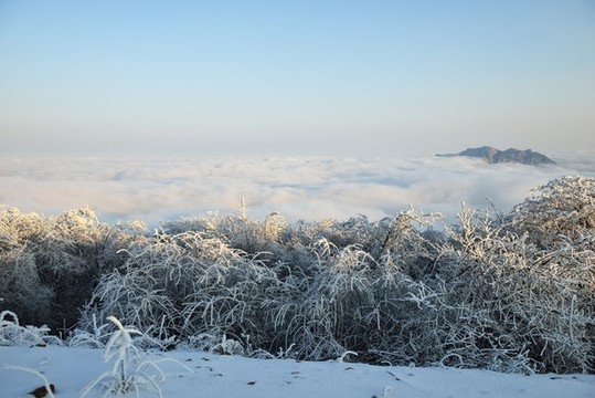 五峰獨(dú)嶺云海雪景風(fēng)光