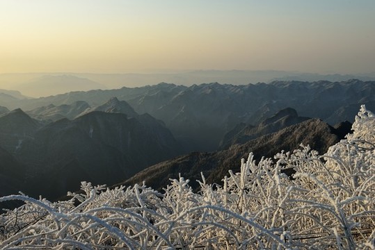 五峰獨(dú)嶺云海雪景風(fēng)光