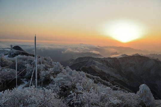 五峰獨(dú)嶺云海雪景風(fēng)光