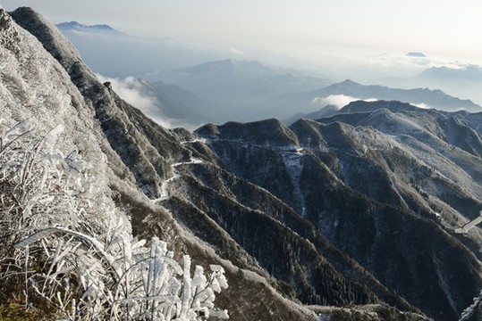 五峰獨嶺雪景