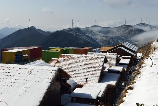 五峰獨(dú)嶺雪景