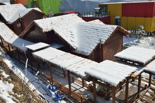 五峰獨(dú)嶺雪景