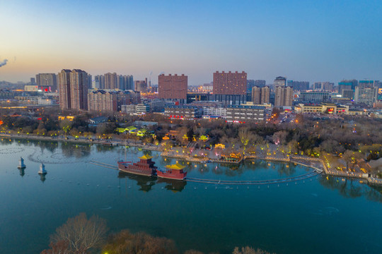 航拍大明湖