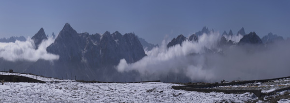 夢里雪山