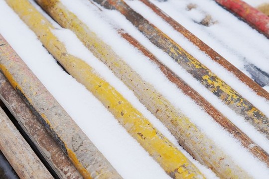 鋼材上的積雪背景