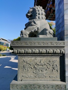 中式石獅子雕塑特寫