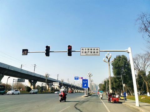 城市路口交通信號燈