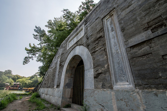 頤和園綺望軒碼頭遺址石券門(mén)
