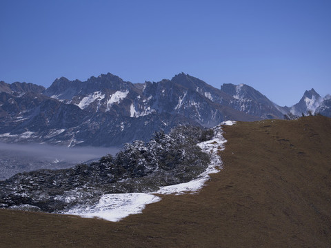 雪山之巔