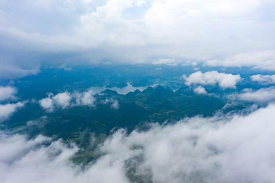 湖南湘西山間的云霧