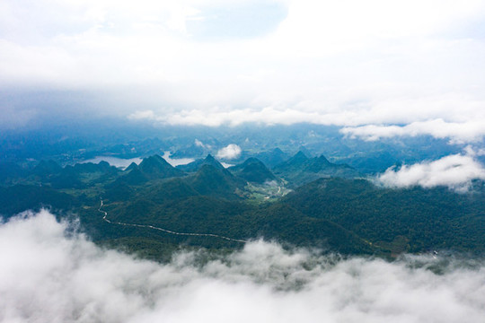 湖南湘西山間的云霧