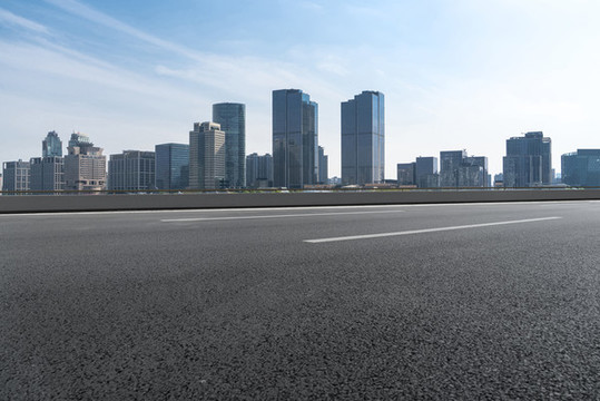 瀝青公路和現(xiàn)代建筑