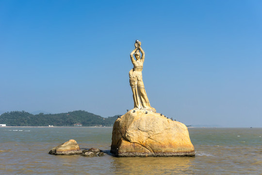 珠海海岸線漁女石雕塑