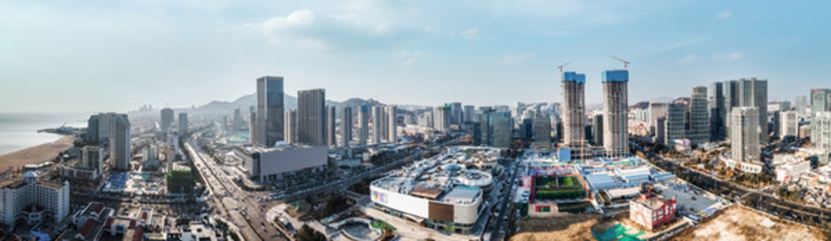航拍青島海岸線建筑景觀