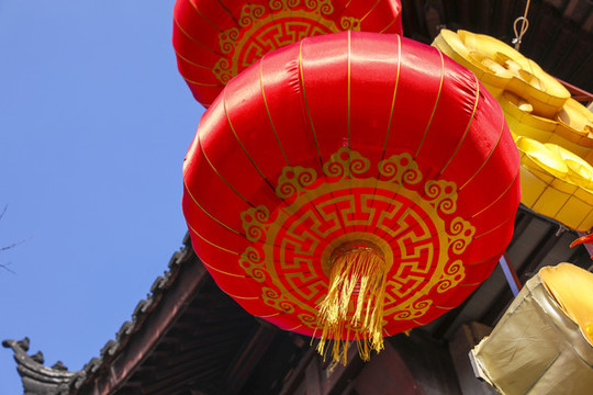 中國春節(jié)戶外懸掛的紅色燈籠特寫