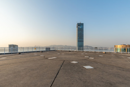 現(xiàn)代化摩天大樓屋頂直升機(jī)停機(jī)坪