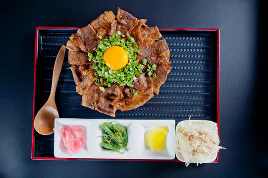 日出燒肉飯?zhí)撞? loading=